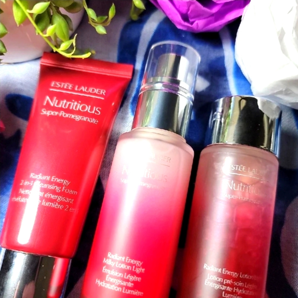 Estee Lauder Nutritious Super Pomegranate Radiant Energy Bundle